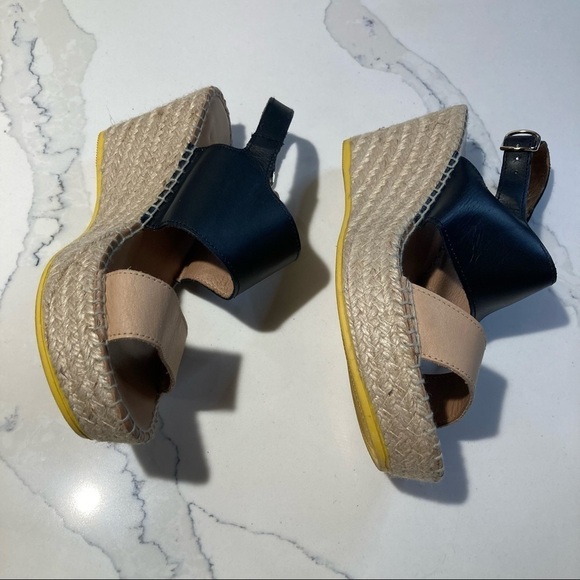 LOLE Sz 38 Espadrille Wedges Sandals 2 Toned Straps  Buckle Closure - Picture 7 of 7